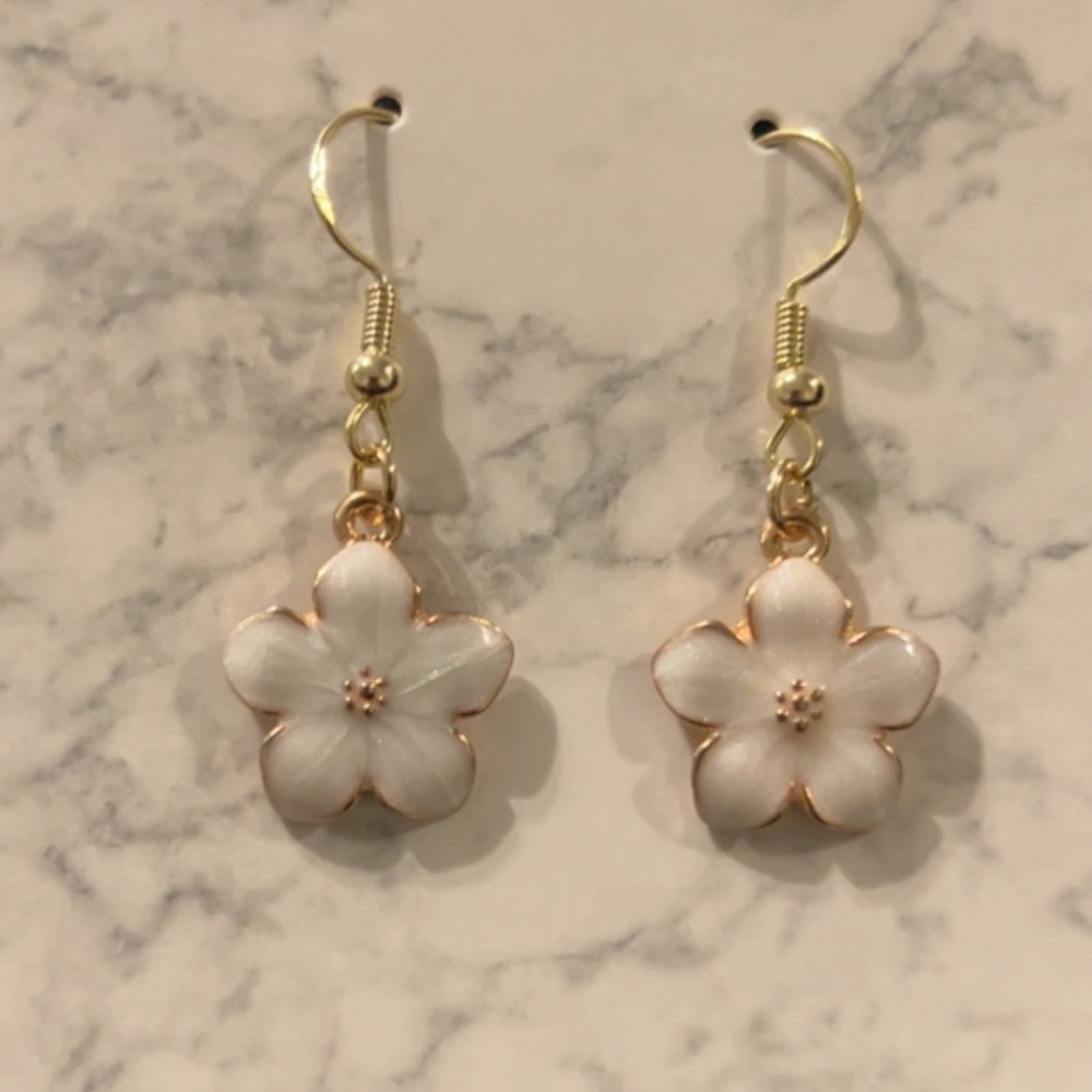 🔴Handmade Elegant Flower Earrings🌹 - Picture 3 of 4